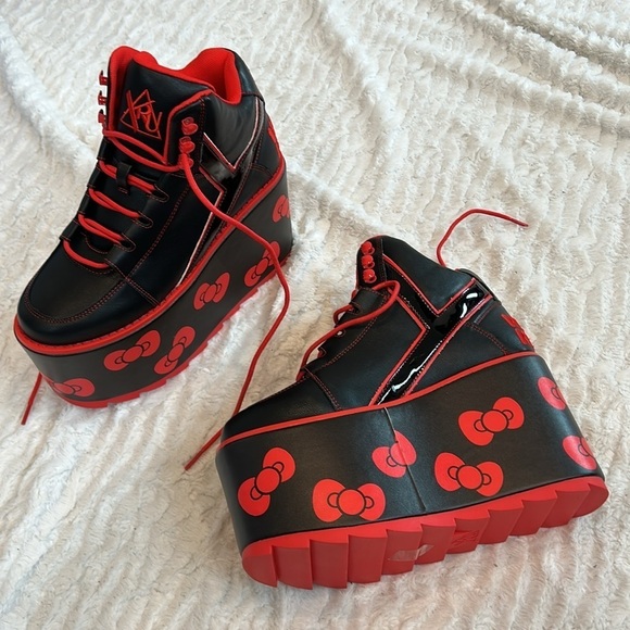 Y. R. U. QOZMO HELLO KITTY BOW BLACK/RED Hello Kitty Platform Sneaker Shoe 8 - Picture 9 of 9